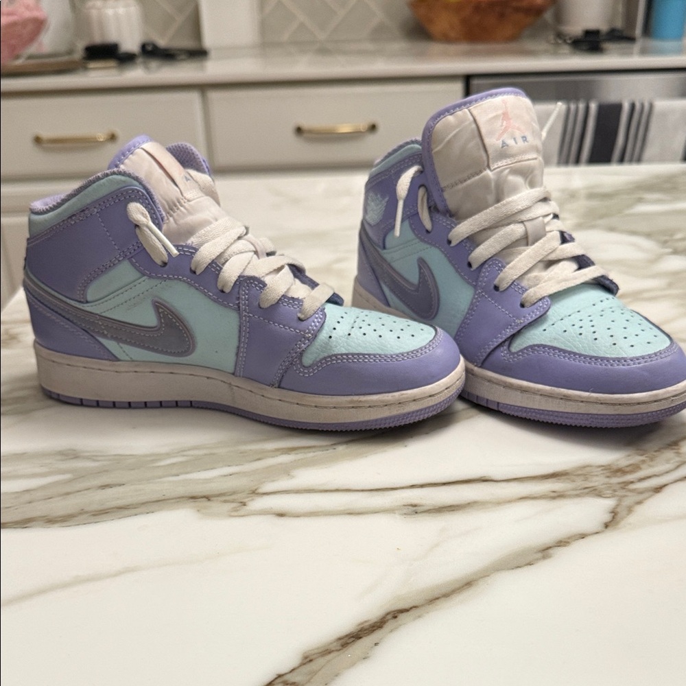 Jordan Mid Purple Pulse Artic punch